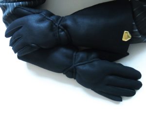 pelicanavenue
black
100% LEATHER
long suede gloves