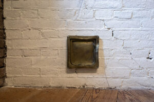 Alex Frost
Love/Work (catflap), 2017
Bronze powder and resin
19.3 x 2.5 x 20.3 cm  
